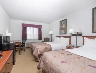 Baymont By Wyndham Marshfield Hotel Exterior foto