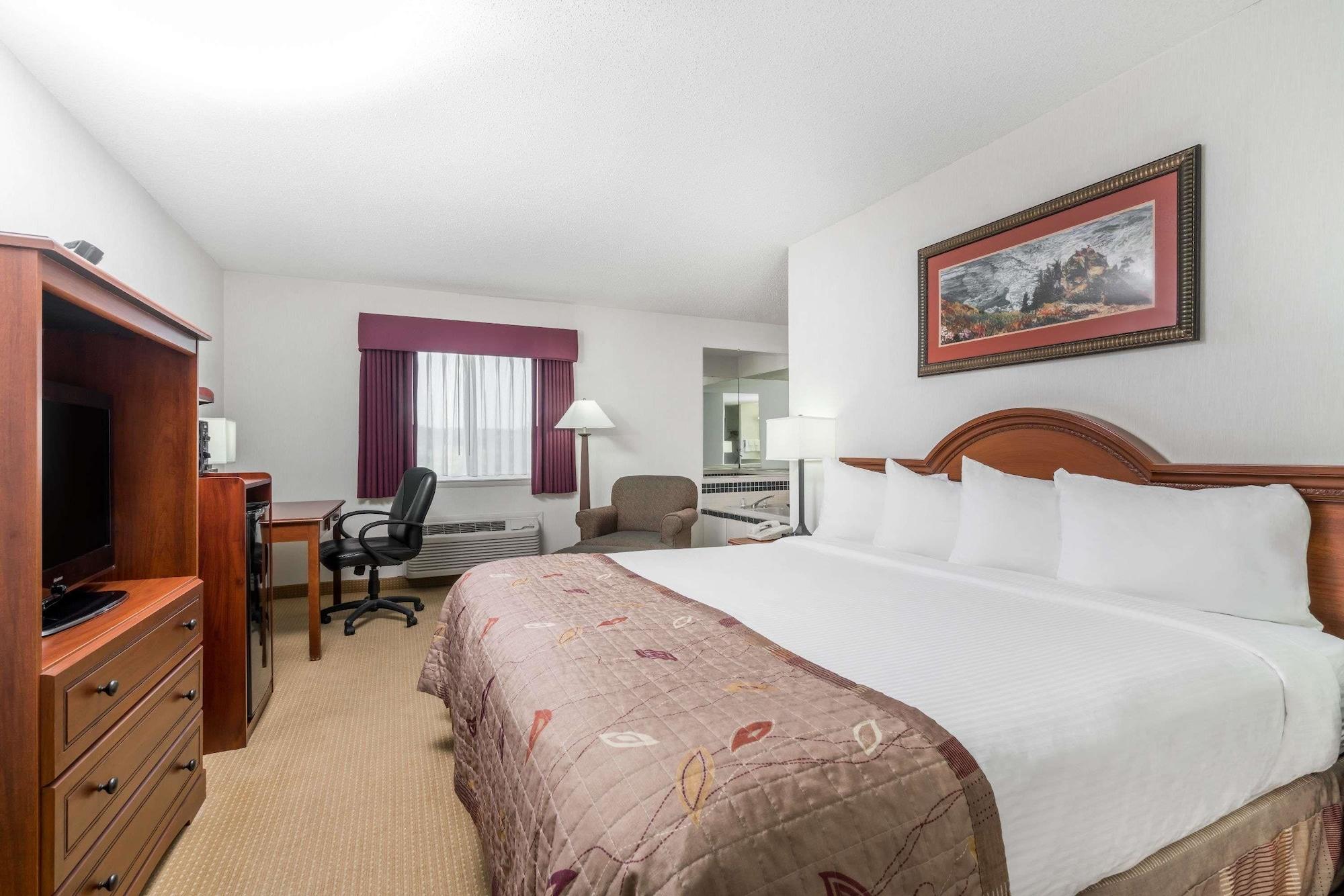 Baymont By Wyndham Marshfield Hotel Exterior foto