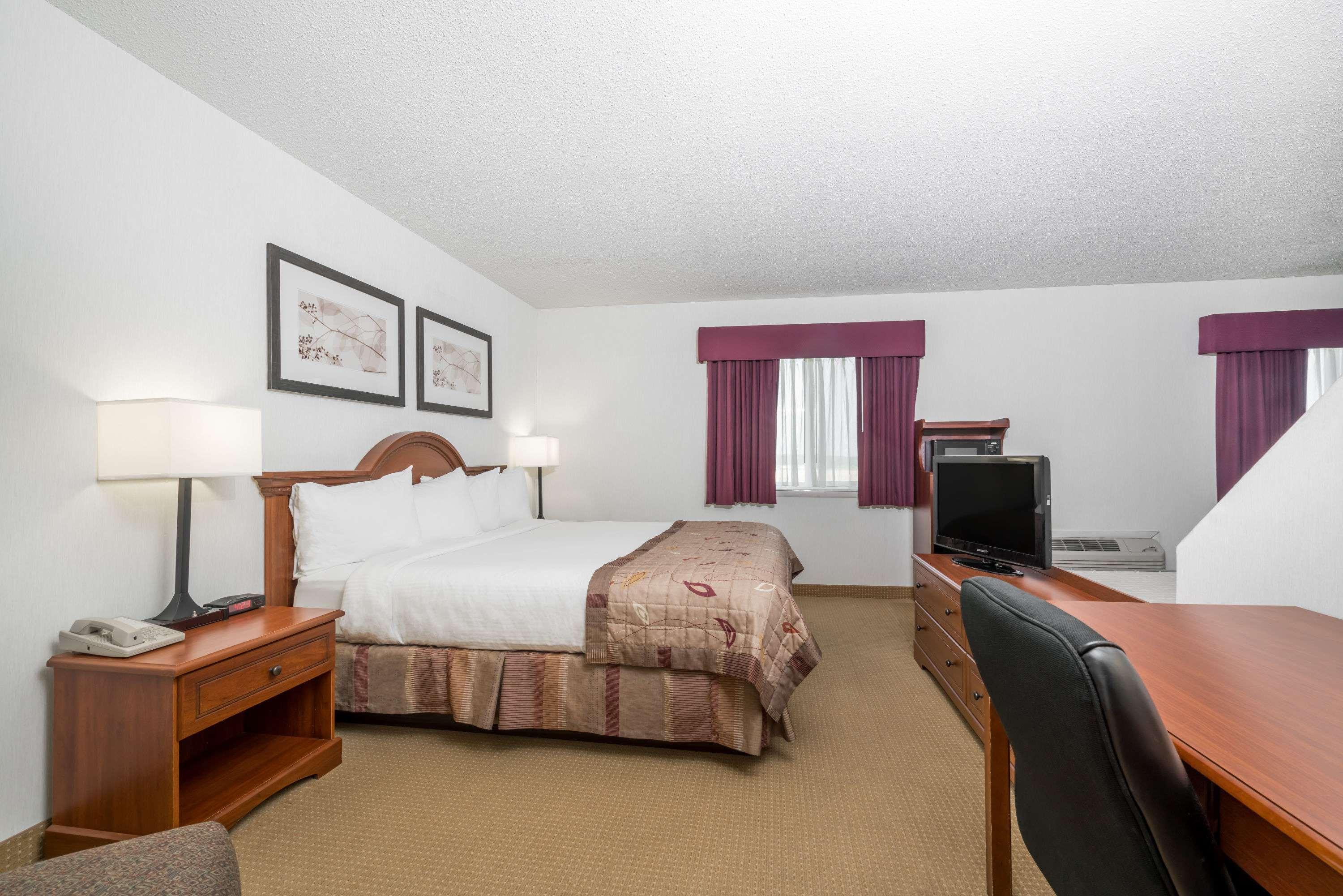 Baymont By Wyndham Marshfield Hotel Exterior foto