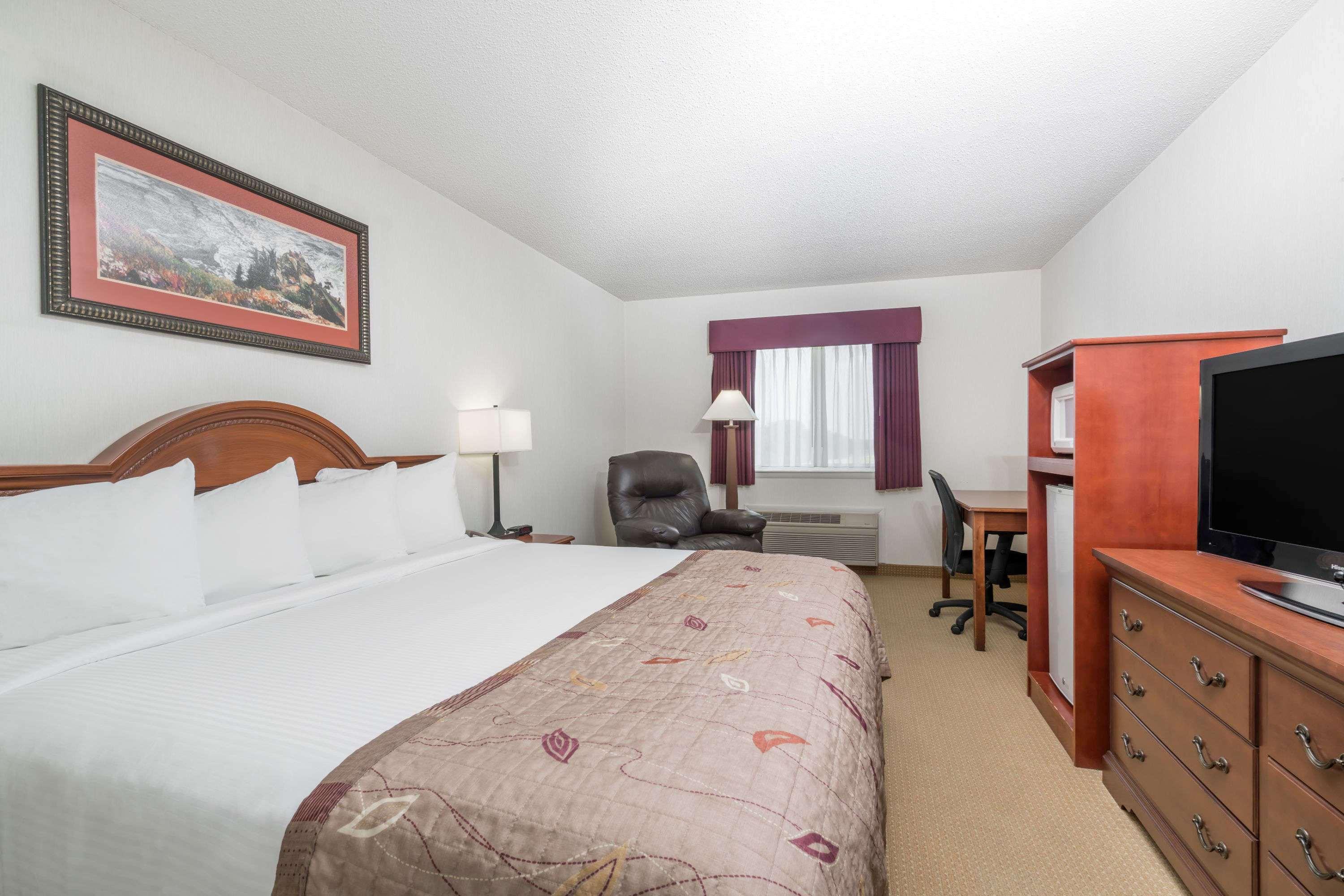 Baymont By Wyndham Marshfield Hotel Exterior foto
