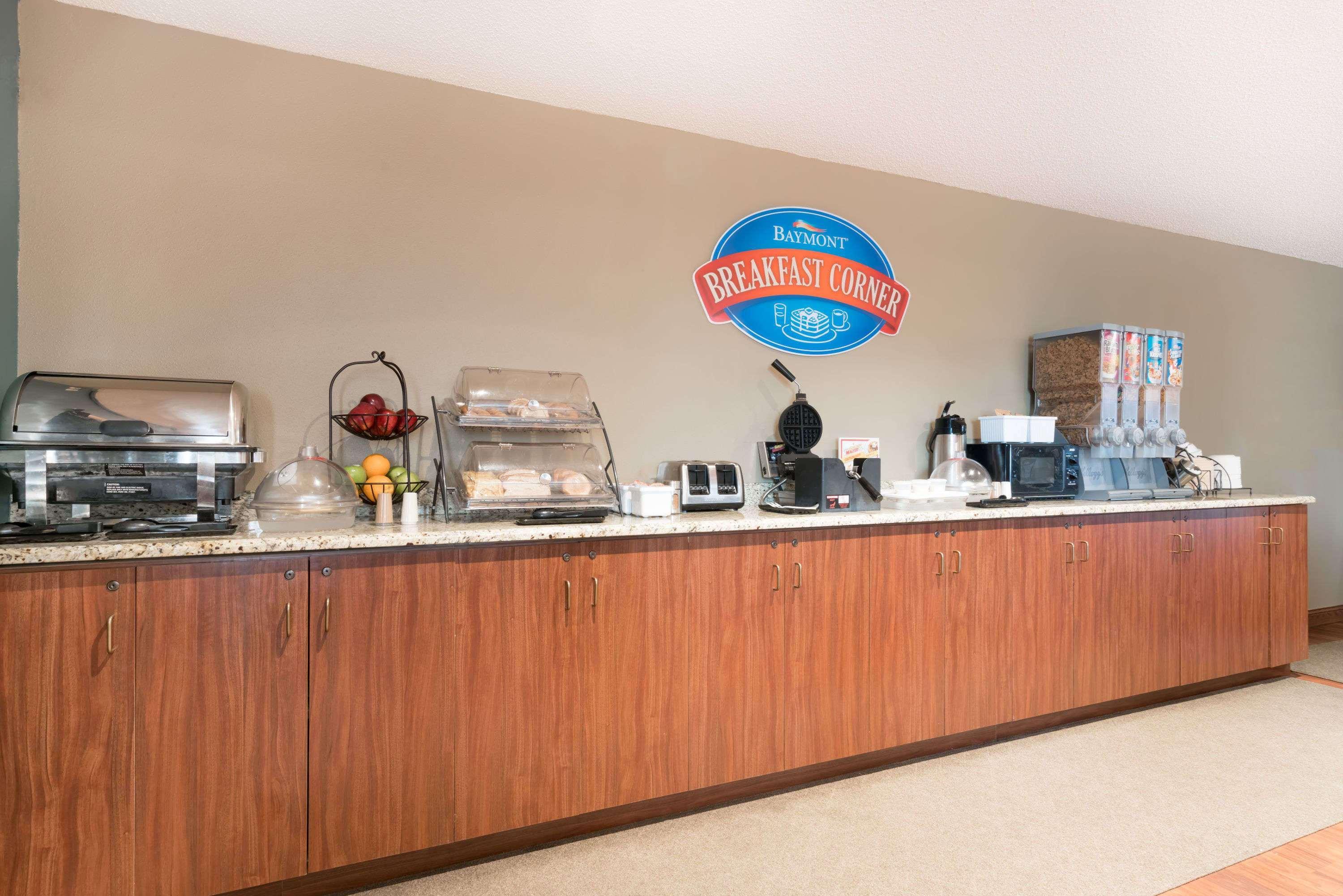 Baymont By Wyndham Marshfield Hotel Exterior foto