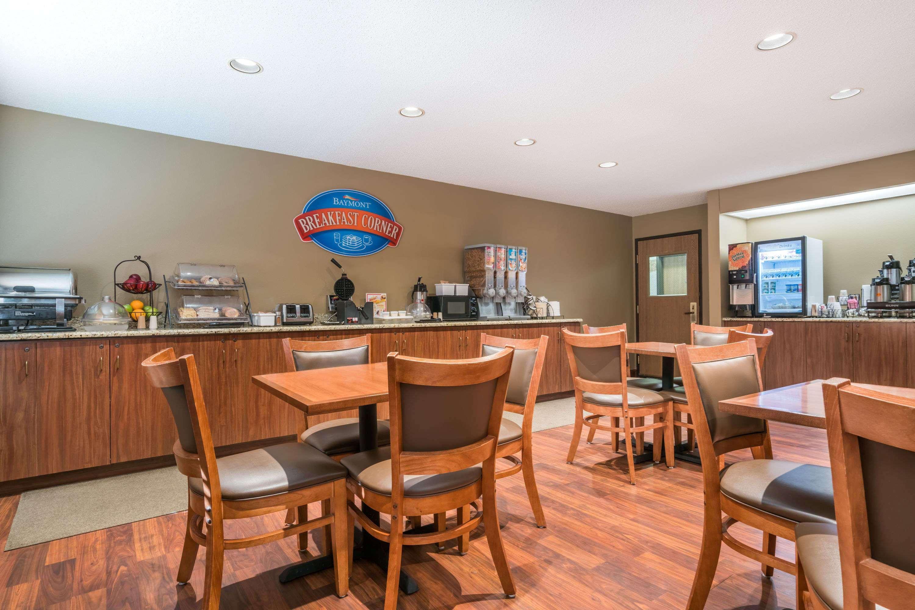 Baymont By Wyndham Marshfield Hotel Exterior foto