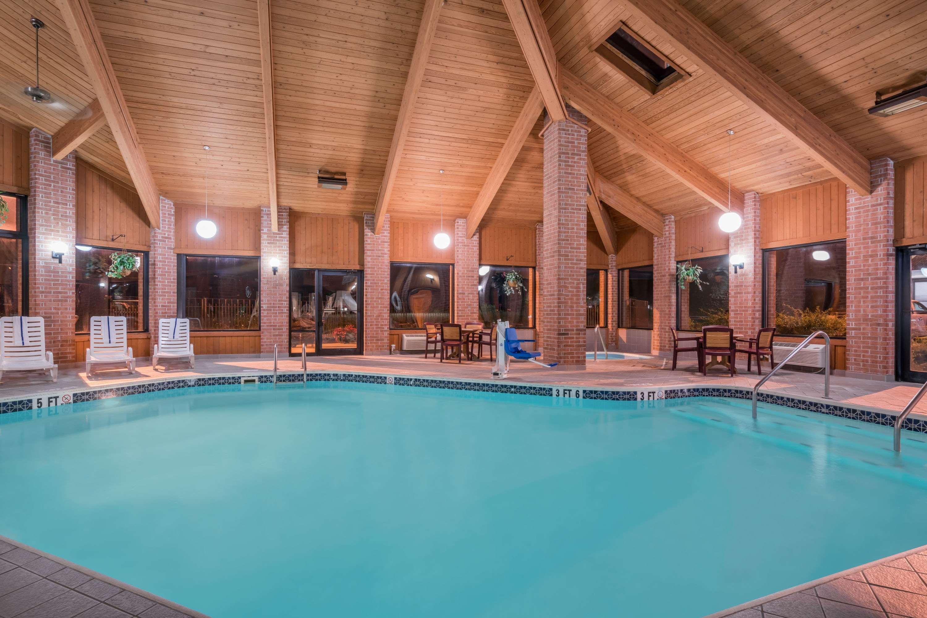 Baymont By Wyndham Marshfield Hotel Exterior foto