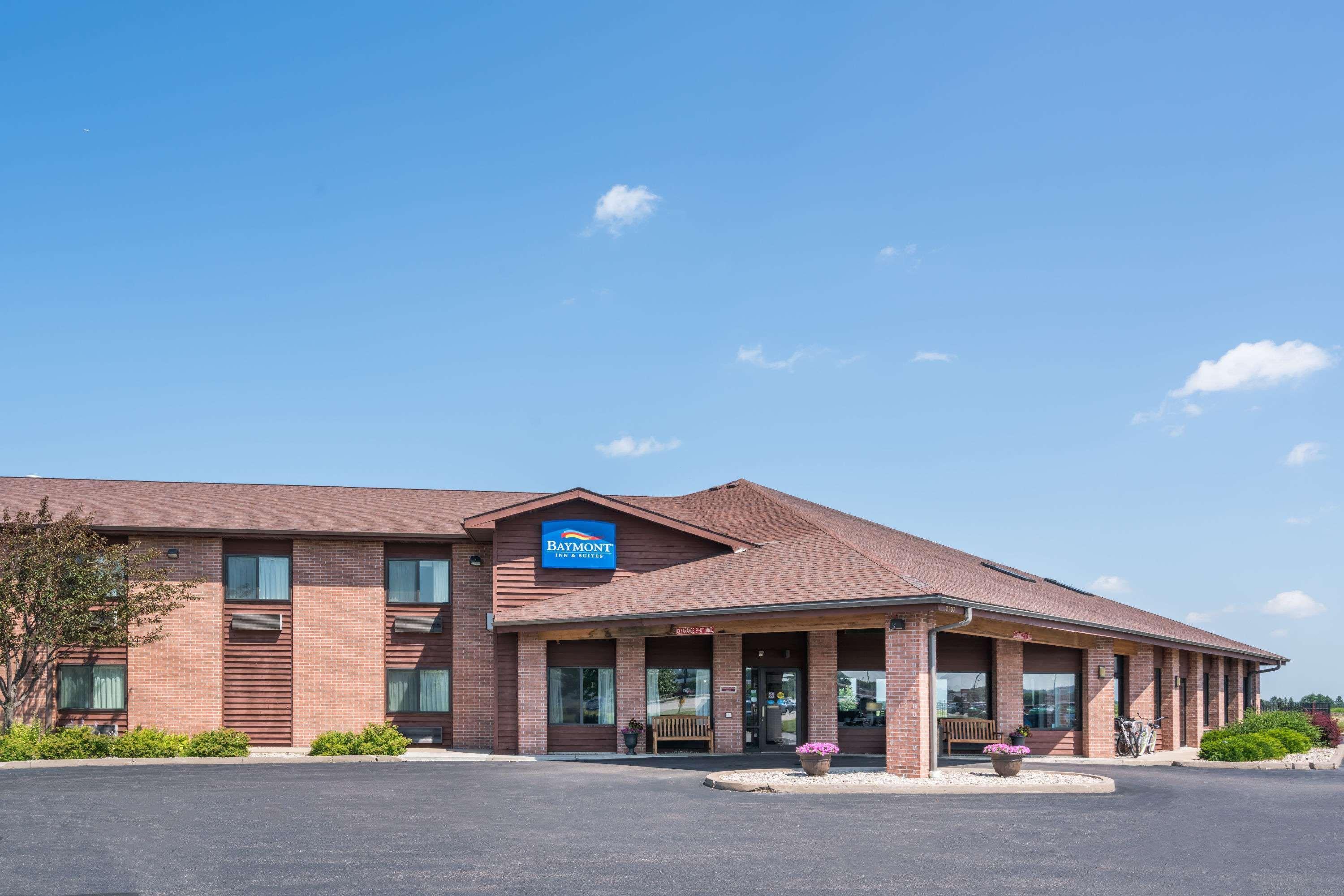 Baymont By Wyndham Marshfield Hotel Exterior foto
