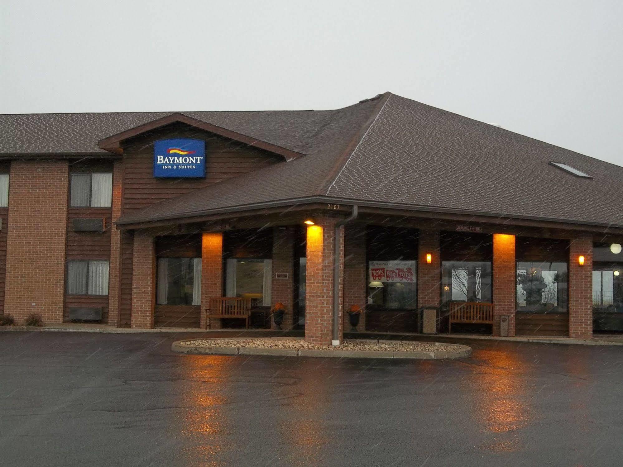 Baymont By Wyndham Marshfield Hotel Exterior foto