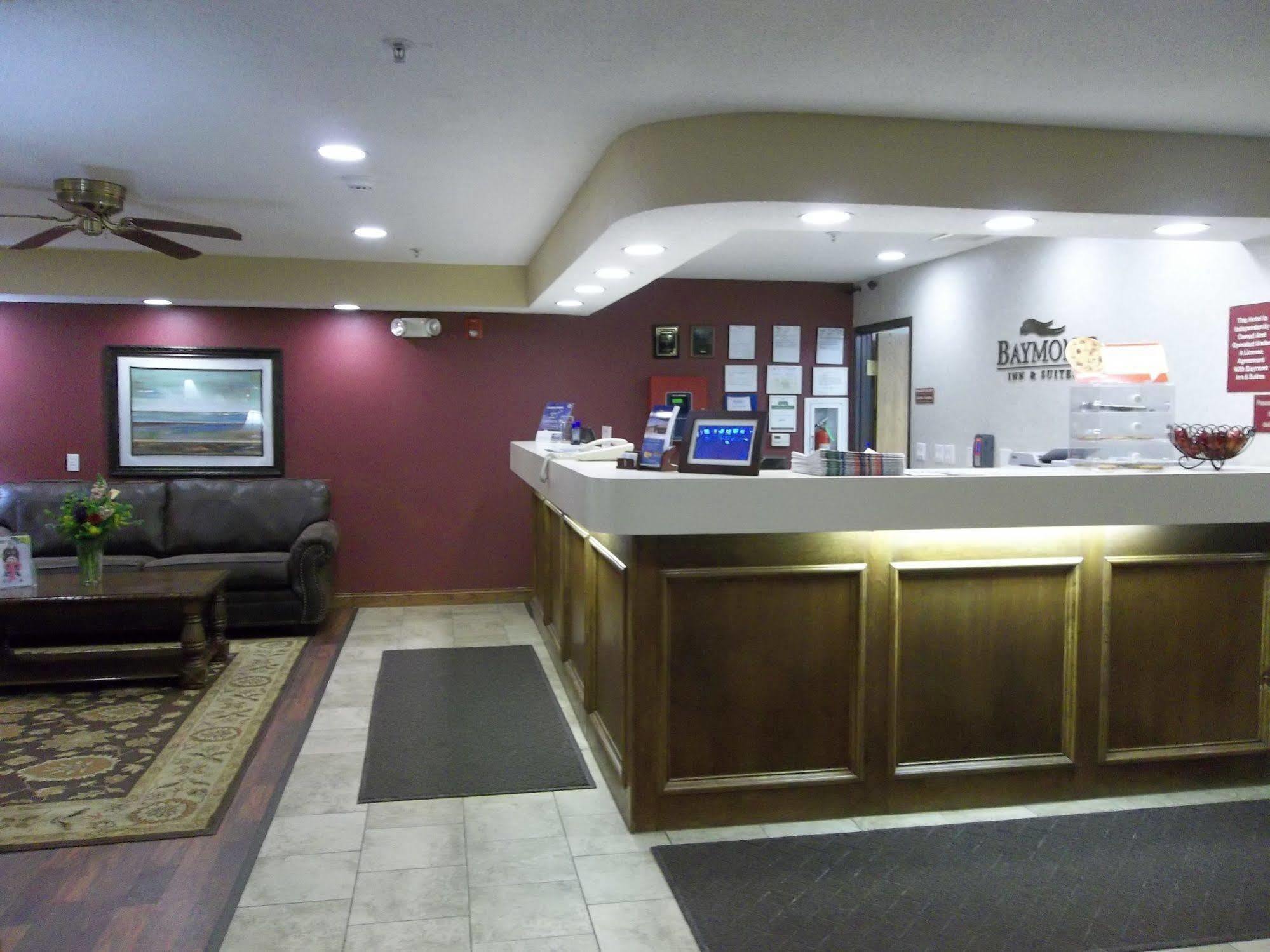 Baymont By Wyndham Marshfield Hotel Exterior foto